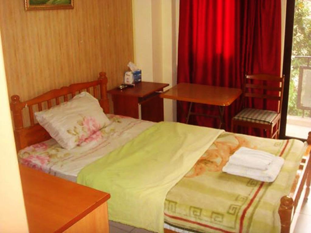 Regis Hotel 2*